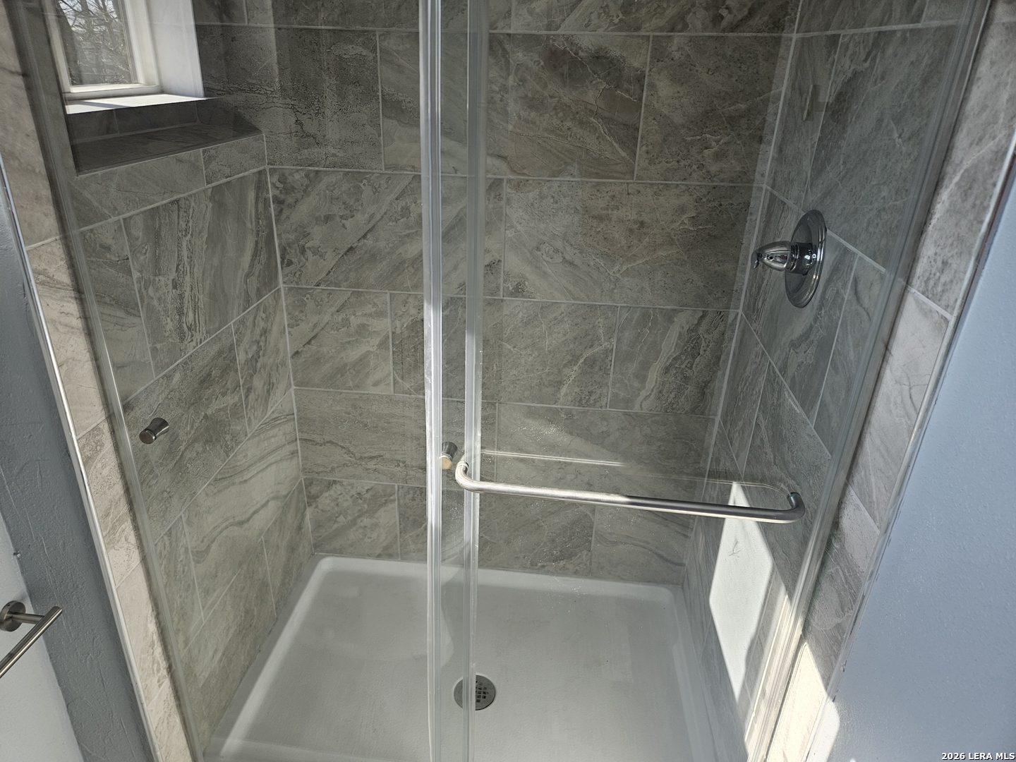 917 South 4th Street Temple, TX 76504 - Photo 6 of 33 a bathroom with a shower