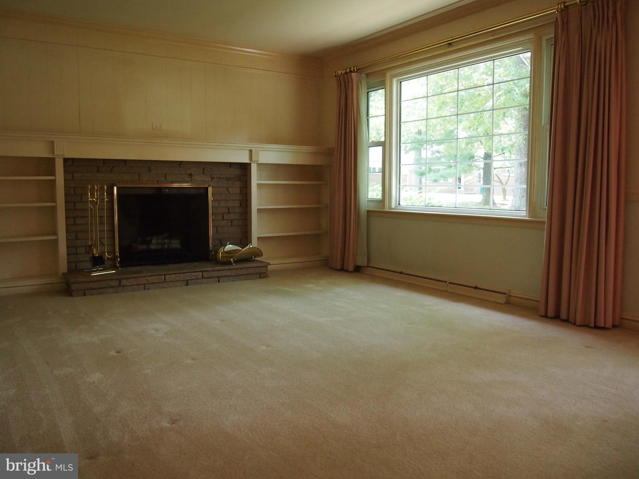 17900 Pin Oak Road Hagerstown, MD 21740 - Photo 2 of 30 Living Room