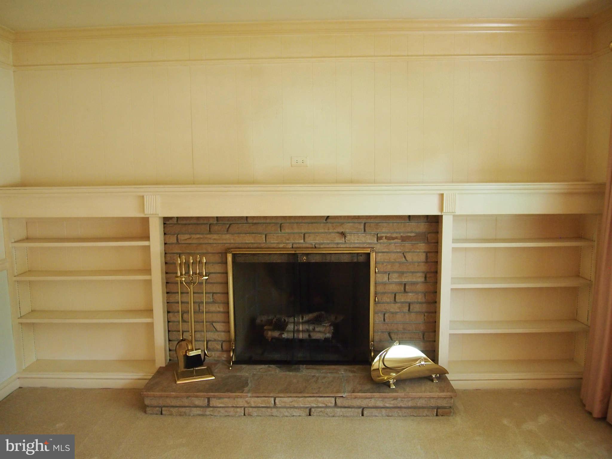 17900 Pin Oak Road Hagerstown, MD 21740 - Photo 4 of 30 Living Room