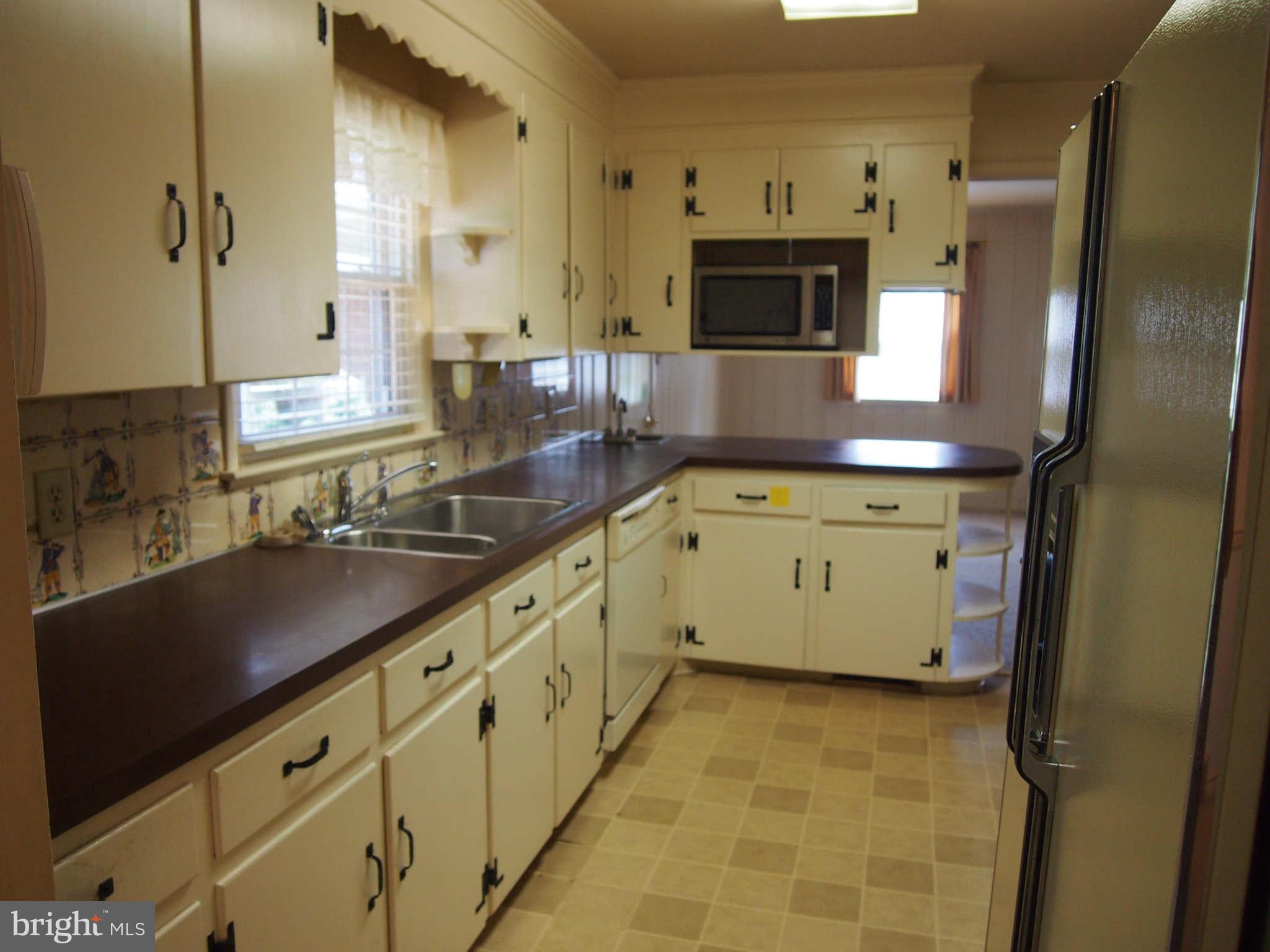 17900 Pin Oak Road Hagerstown, MD 21740 - Photo 7 of 30 Kitchen