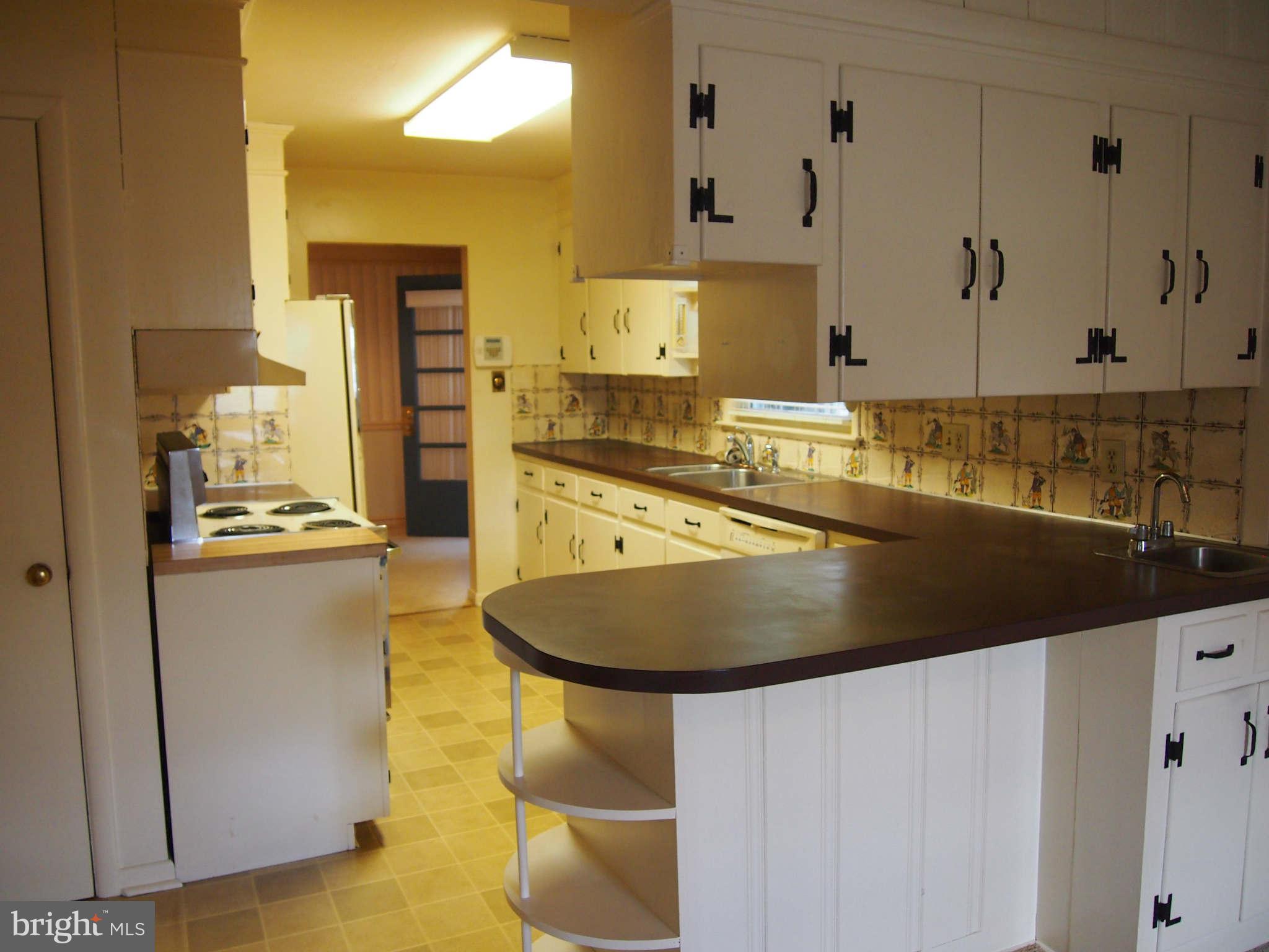 17900 Pin Oak Road Hagerstown, MD 21740 - Photo 8 of 30 Kitchen
