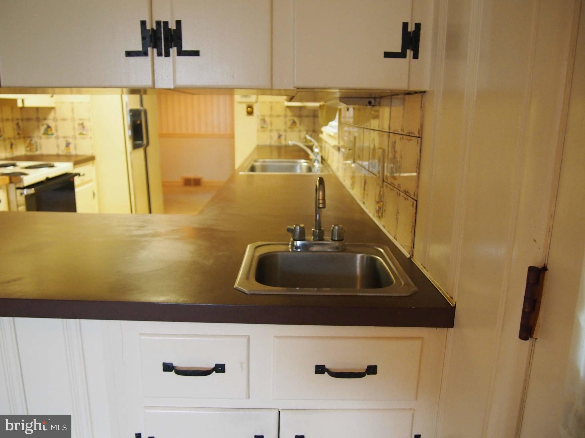 17900 Pin Oak Road Hagerstown, MD 21740 - Photo 9 of 30 Kitchen