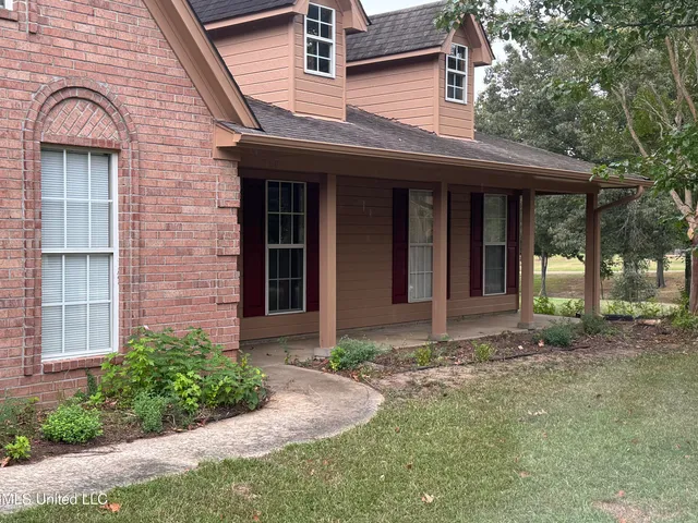 $299,900 | 350 Carrington Court, Hernando, MS 38632