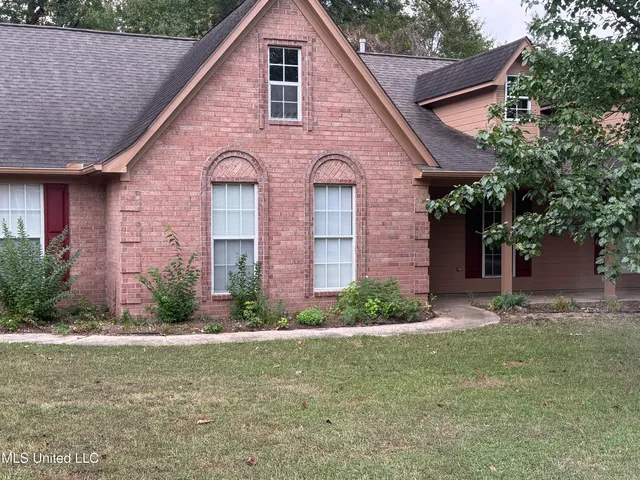 $299,900 | 350 Carrington Court, Hernando, MS 38632