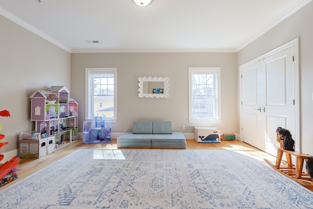 17 Washington Avenue, Unit 3 Waltham, MA 02453 - Photo 19 of 38 a living room with furniture and a window