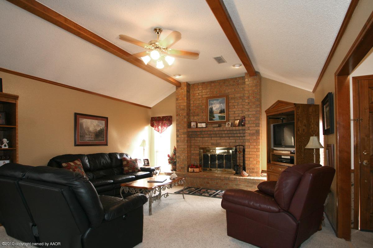 4212 Rincon Avenue Amarillo, TX 79110 - Photo 2 of 13 living room a