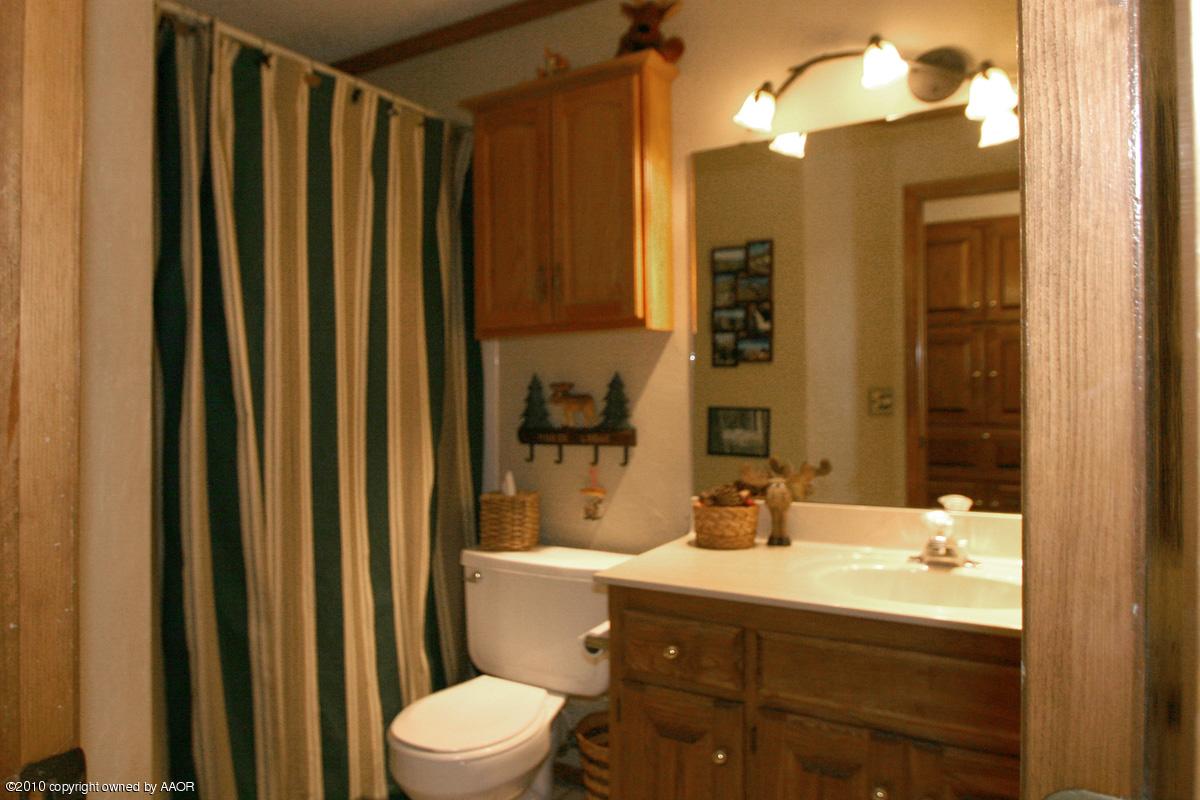 4212 Rincon Avenue Amarillo, TX 79110 - Photo 6 of 13 hall bath