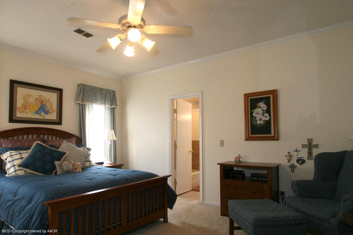 4212 Rincon Avenue Amarillo, TX 79110 - Photo 7 of 13 master bedroom