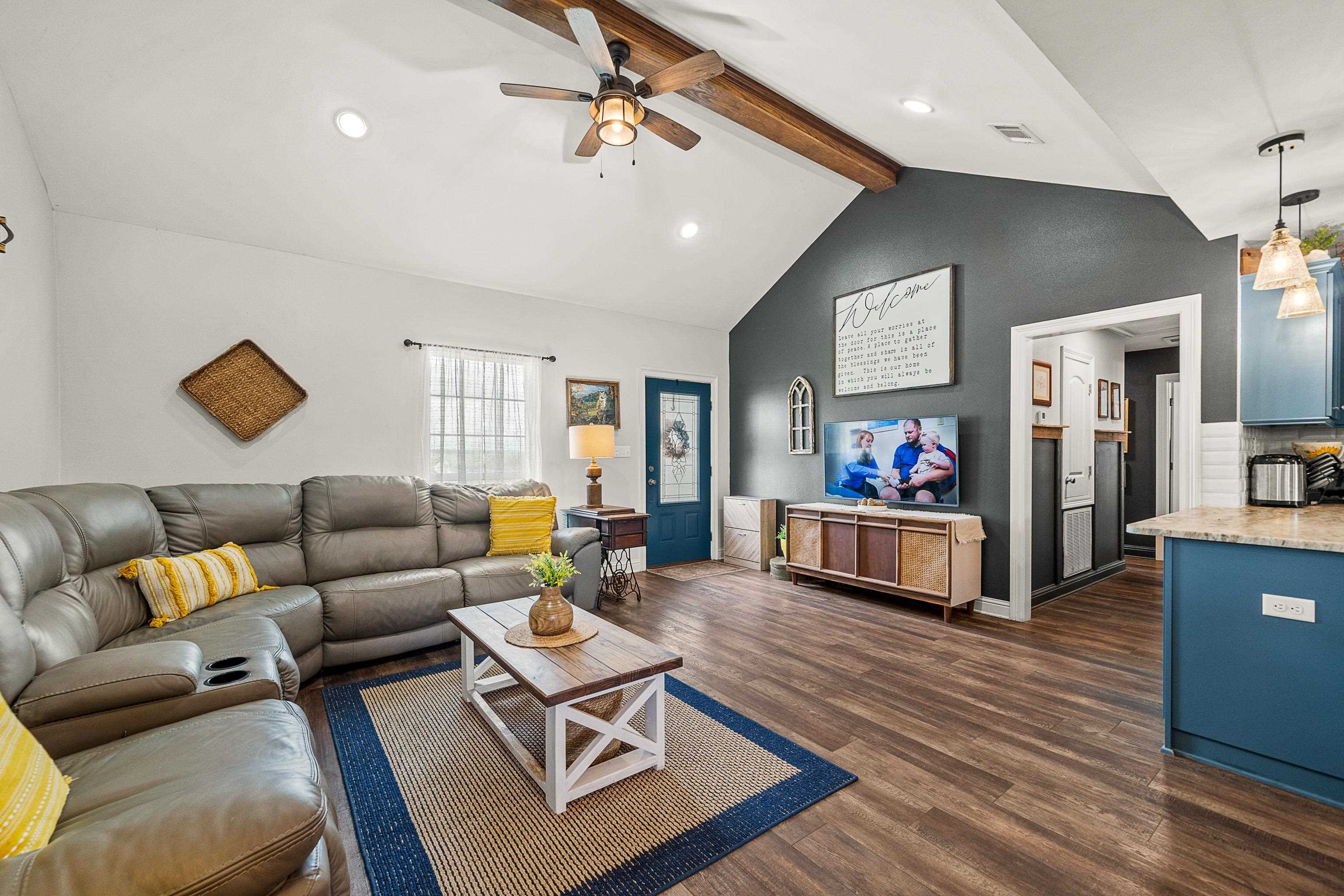 25212 Reeves Lane Elberta, AL 36530 - Photo 7 of 28 Living Room