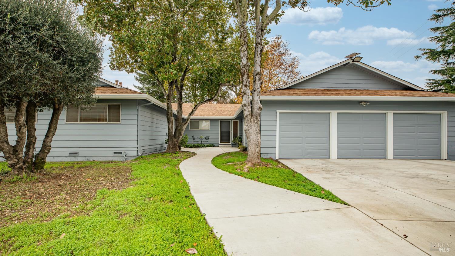 7 Portola Court Santa Rosa, CA 95409 - Photo 5 of 39 a front view of house with yard and green space