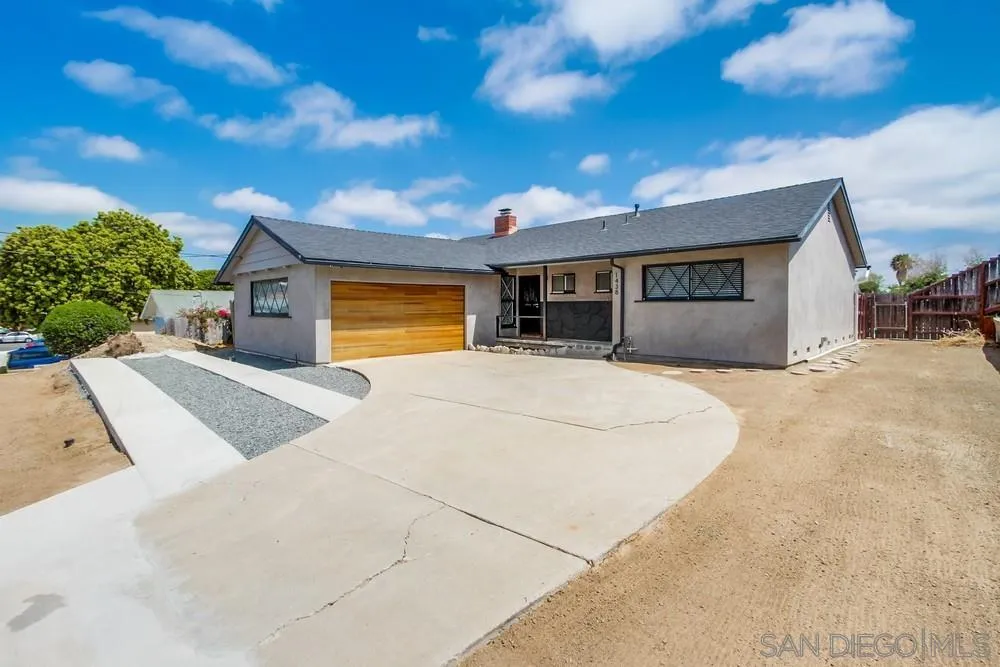 1438 Moon Road Vista, CA 92083 - Photo 3 of 56 Gallery Image 3