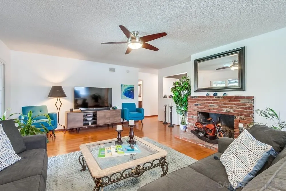 1438 Moon Road Vista, CA 92083 - Photo 5 of 56 Gallery Image 5