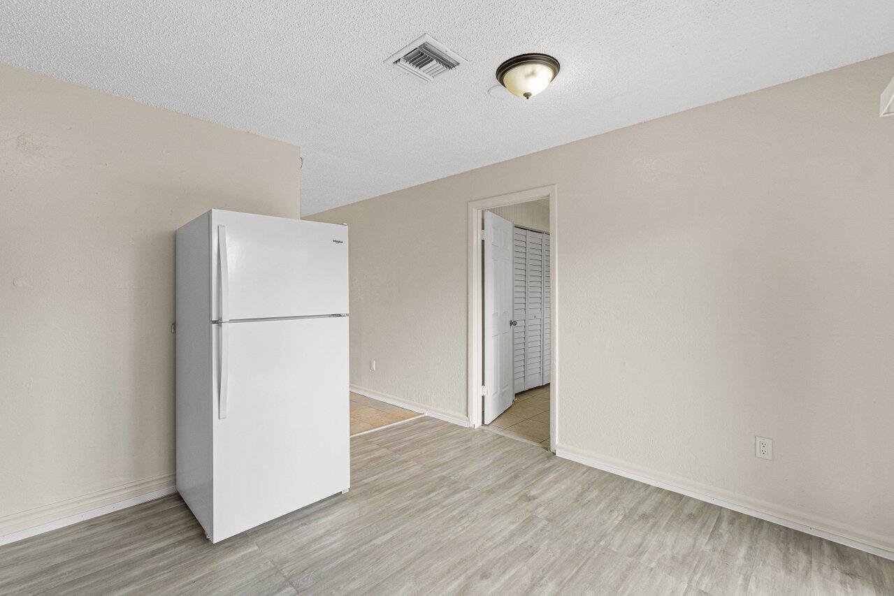 4913 Gulfstream Road Lake Worth, FL 33461 - Photo 12 of 20 014-4913GulfstreamRoad-LakeWorth-FL-3346