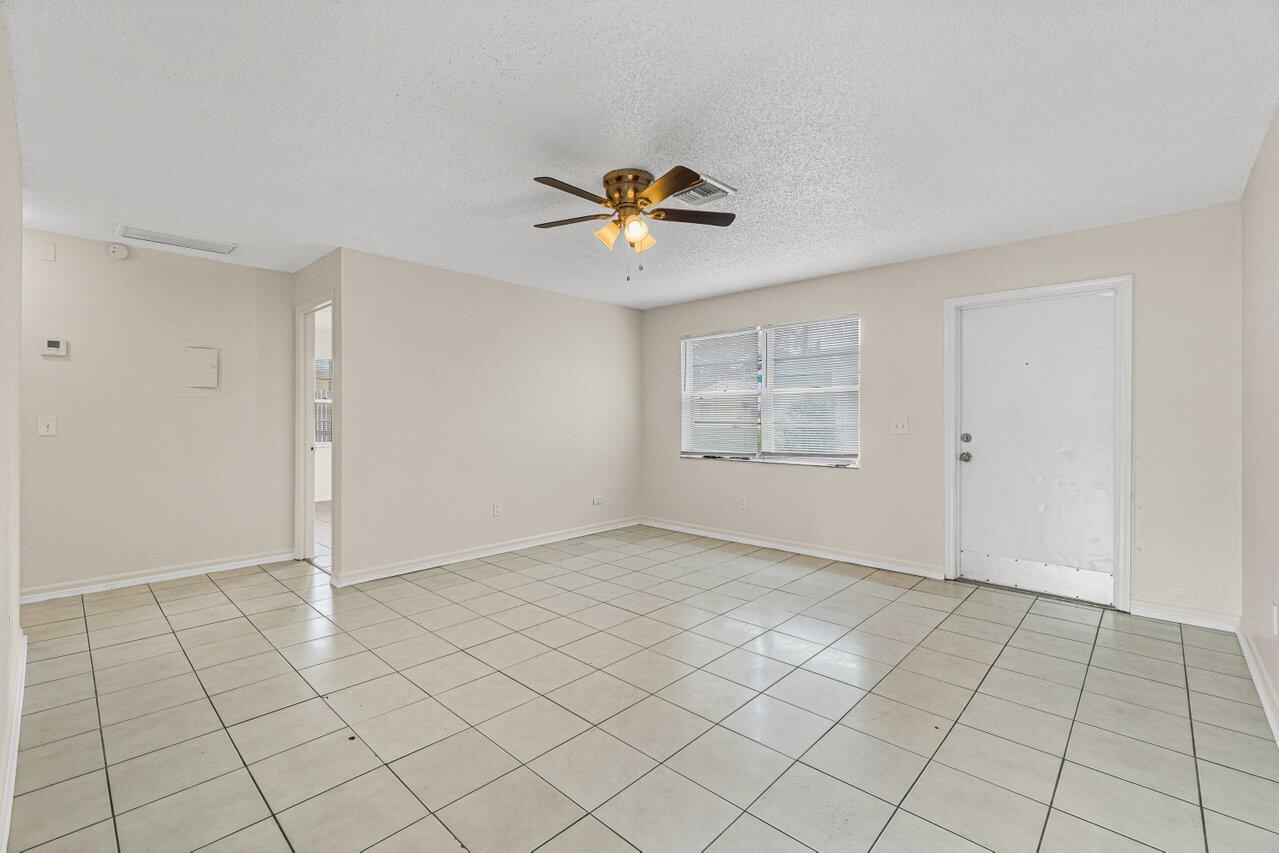 4913 Gulfstream Road Lake Worth, FL 33461 - Photo 14 of 20 016-4913GulfstreamRoad-LakeWorth-FL-3346