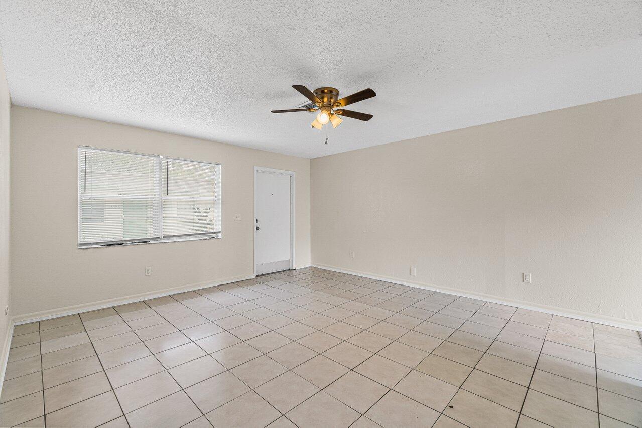 4913 Gulfstream Road Lake Worth, FL 33461 - Photo 15 of 20 017-4913GulfstreamRoad-LakeWorth-FL-3346