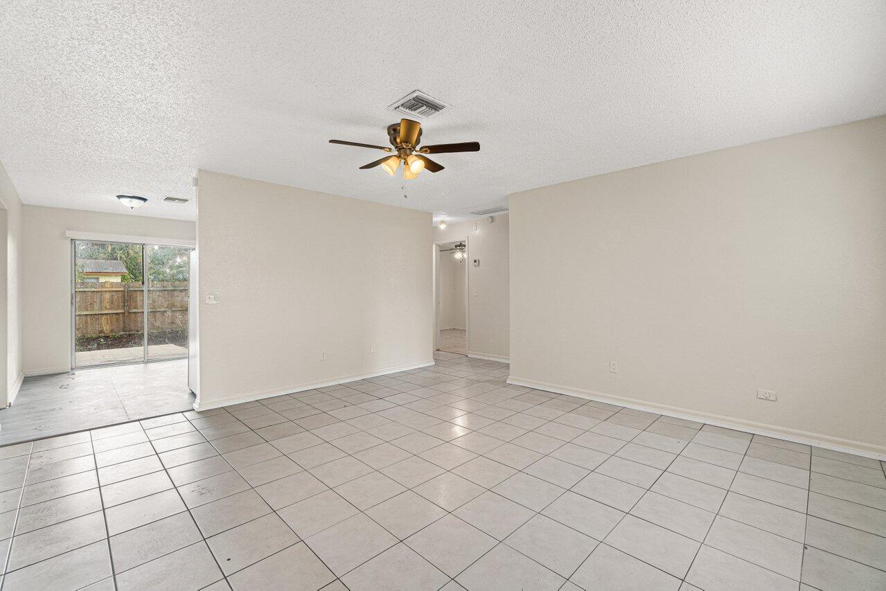 4913 Gulfstream Road Lake Worth, FL 33461 - Photo 17 of 20 019-4913GulfstreamRoad-LakeWorth-FL-3346