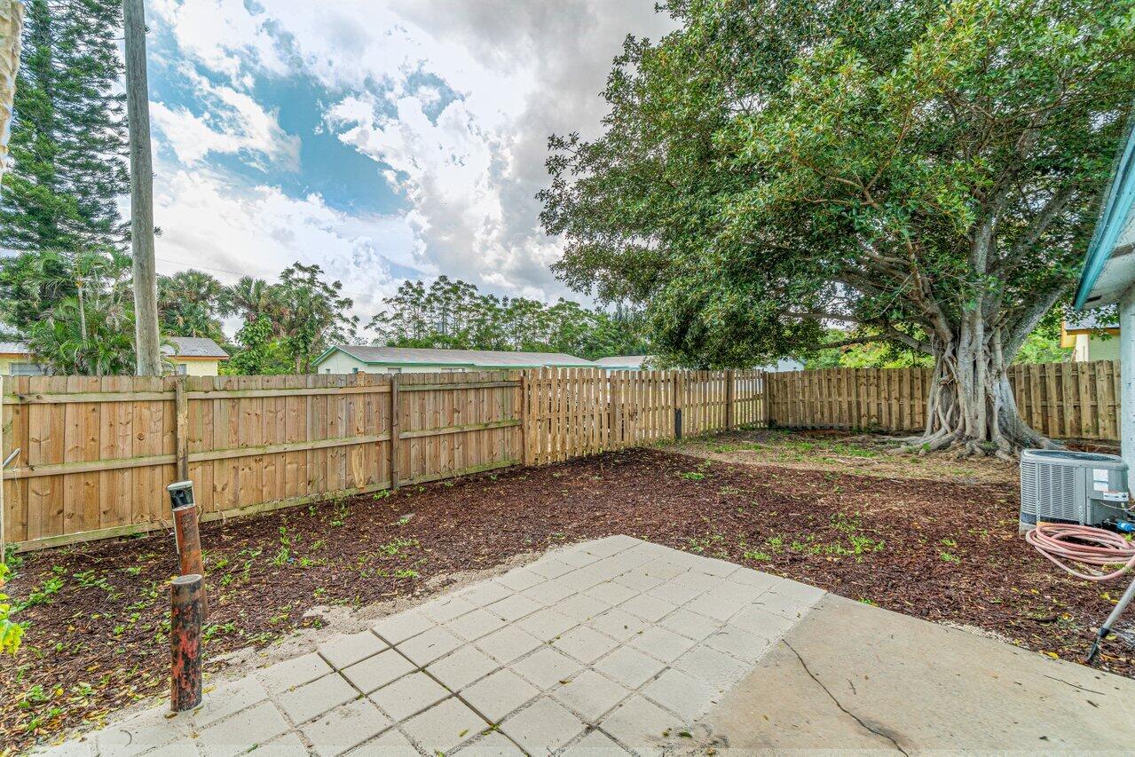 4913 Gulfstream Road Lake Worth, FL 33461 - Photo 18 of 20 020-4913GulfstreamRoad-LakeWorth-FL-3346