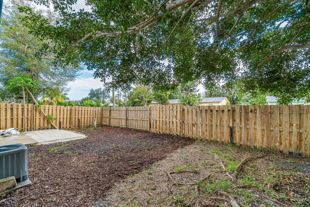 4913 Gulfstream Road Lake Worth, FL 33461 - Photo 19 of 20 021-4913GulfstreamRoad-LakeWorth-FL-3346
