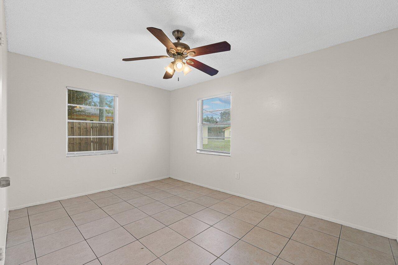 4913 Gulfstream Road Lake Worth, FL 33461 - Photo 3 of 20 005-4913GulfstreamRoad-LakeWorth-FL-3346