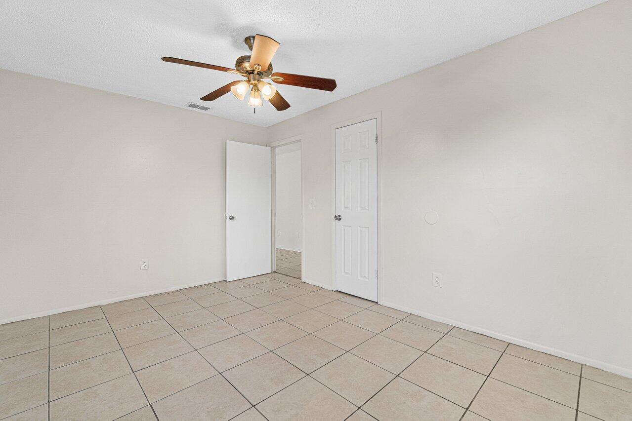 4913 Gulfstream Road Lake Worth, FL 33461 - Photo 4 of 20 006-4913GulfstreamRoad-LakeWorth-FL-3346