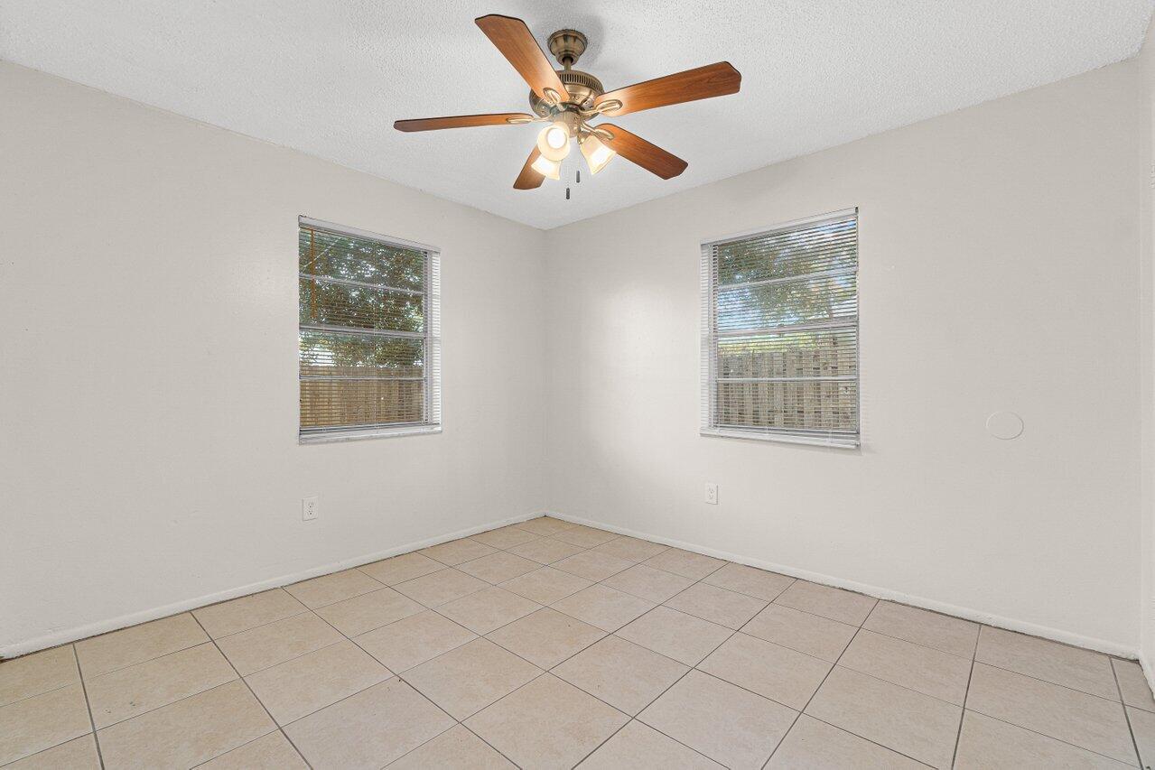 4913 Gulfstream Road Lake Worth, FL 33461 - Photo 5 of 20 007-4913GulfstreamRoad-LakeWorth-FL-3346