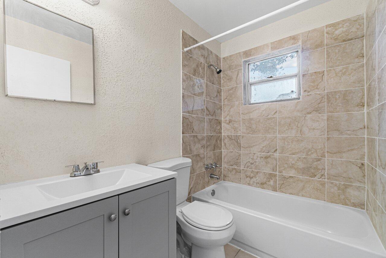 4913 Gulfstream Road Lake Worth, FL 33461 - Photo 6 of 20 008-4913GulfstreamRoad-LakeWorth-FL-3346