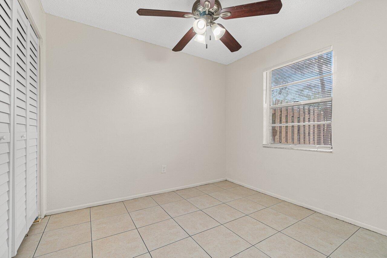 4913 Gulfstream Road Lake Worth, FL 33461 - Photo 7 of 20 009-4913GulfstreamRoad-LakeWorth-FL-3346