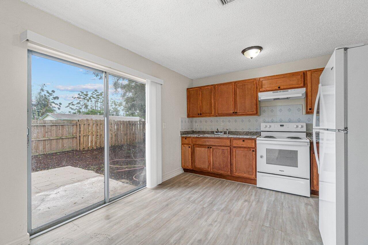 4913 Gulfstream Road Lake Worth, FL 33461 - Photo 9 of 20 011-4913GulfstreamRoad-LakeWorth-FL-3346