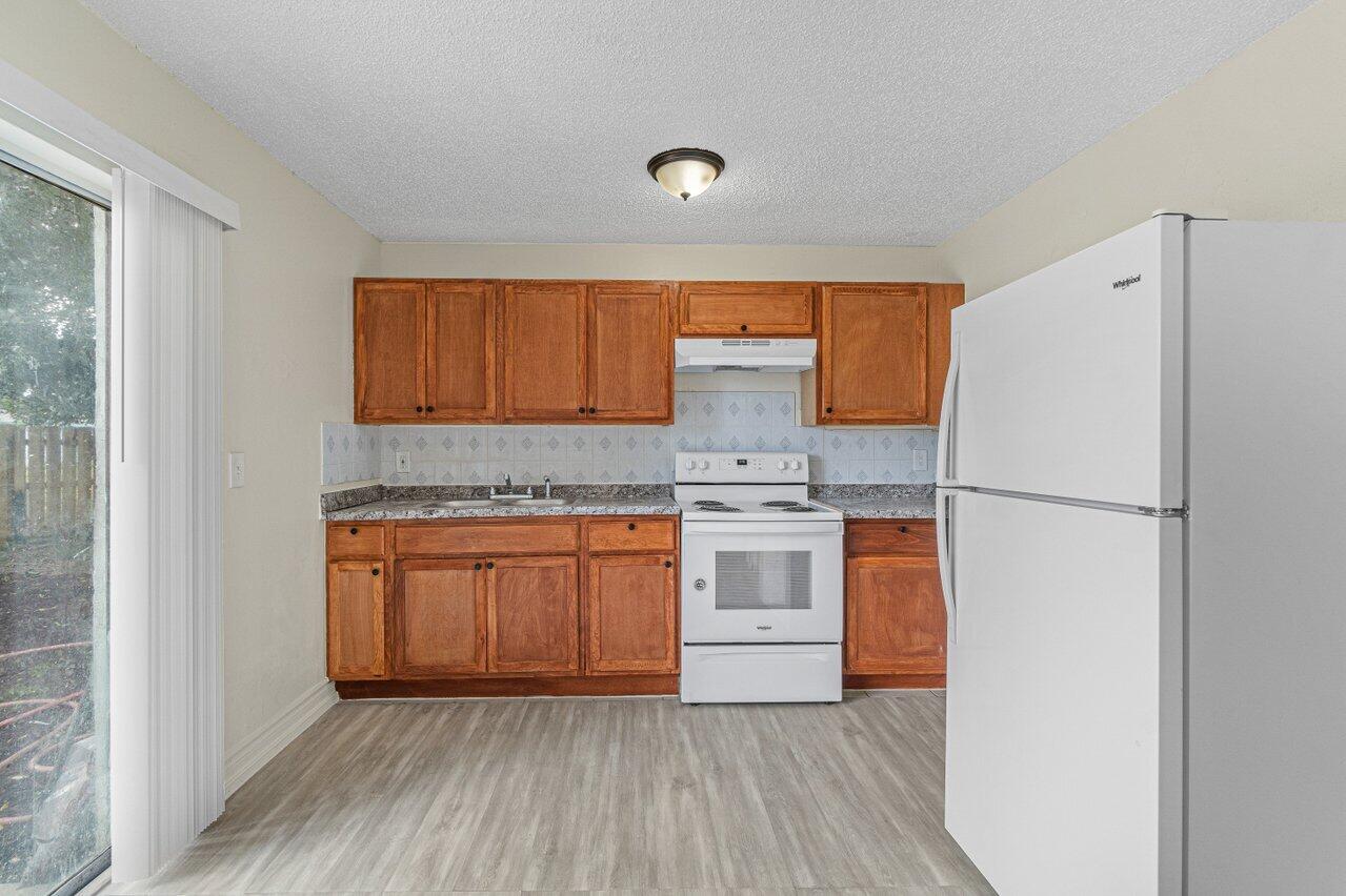 4913 Gulfstream Road Lake Worth, FL 33461 - Photo 10 of 20 012-4913GulfstreamRoad-LakeWorth-FL-3346