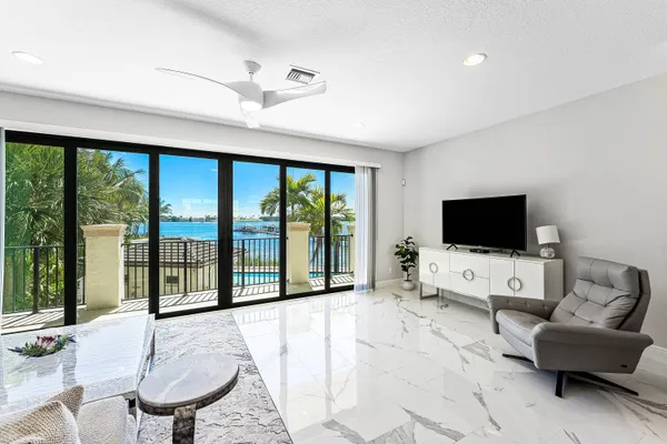 $1,795,000 | 10 Windward Lane, Boynton Beach, FL 33435