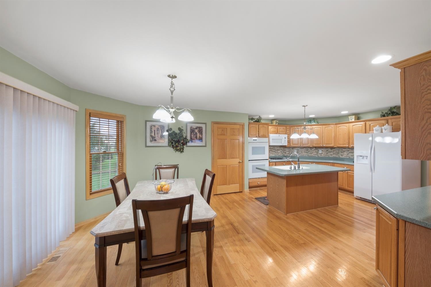 124 Leicester Road Munster, IN 46321 - Photo 15 of 27 1500x1000