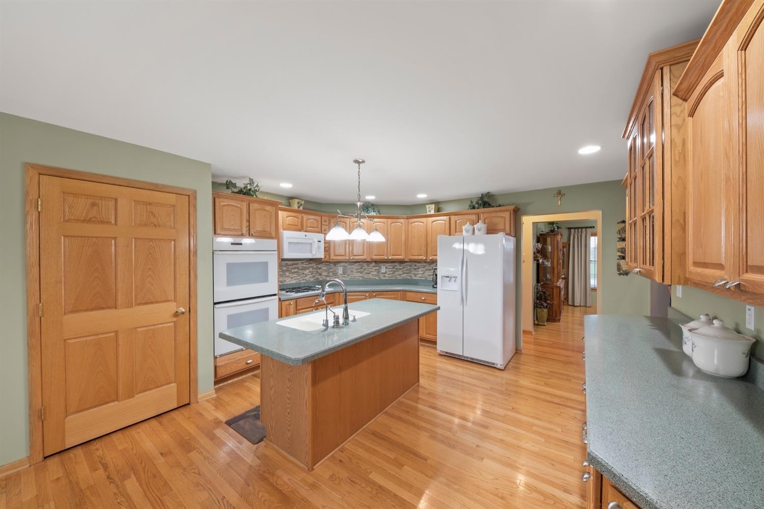 124 Leicester Road Munster, IN 46321 - Photo 16 of 27 1500x1000