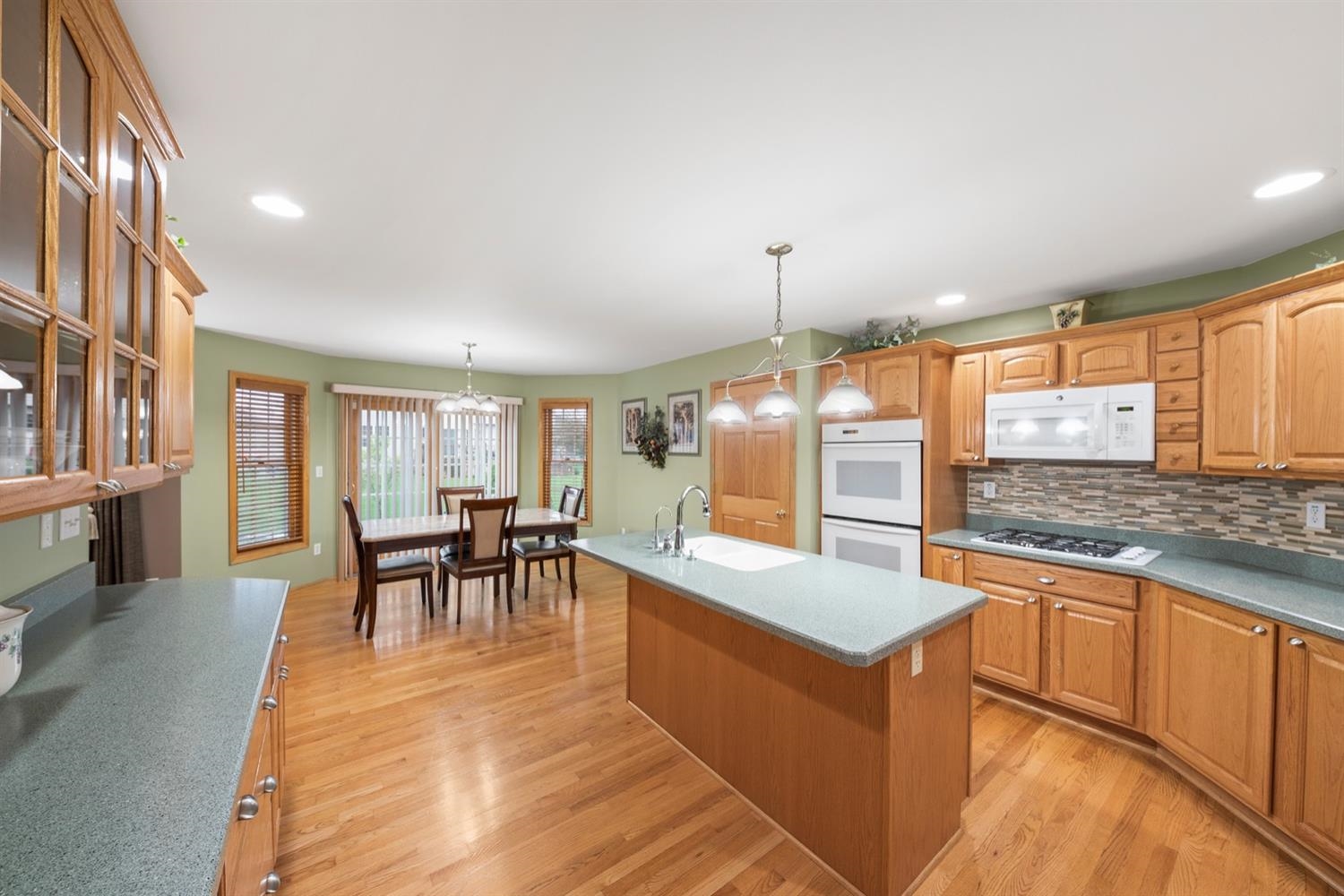 124 Leicester Road Munster, IN 46321 - Photo 17 of 27 1500x1000