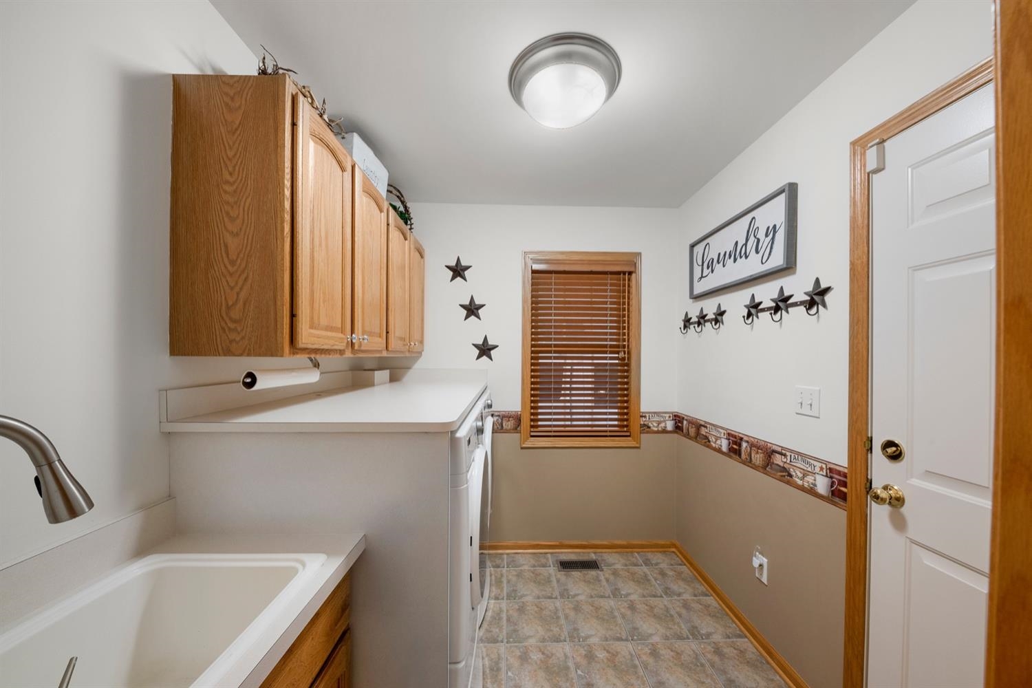 124 Leicester Road Munster, IN 46321 - Photo 18 of 27 1500x1000