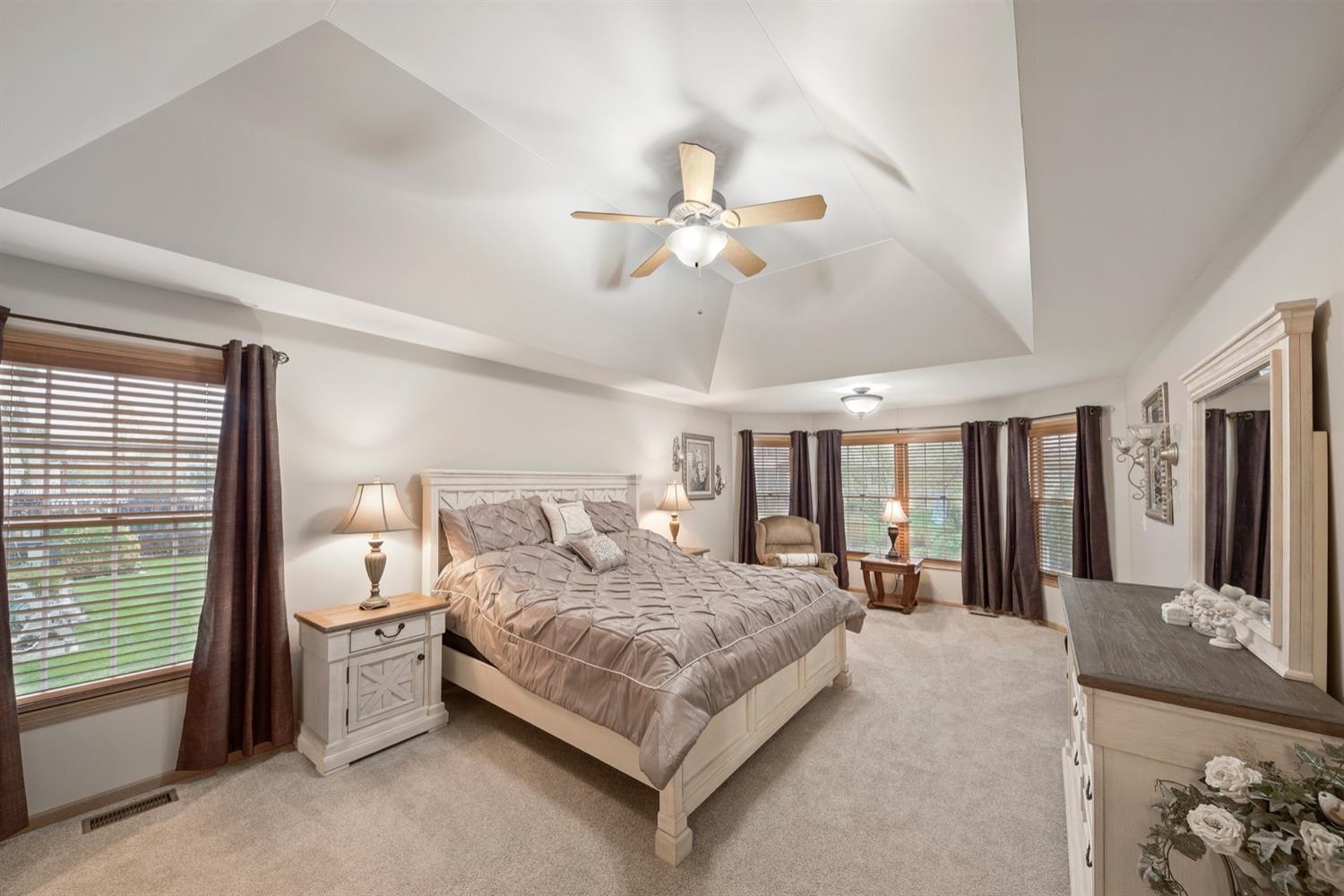 124 Leicester Road Munster, IN 46321 - Photo 9 of 27 1500x1000