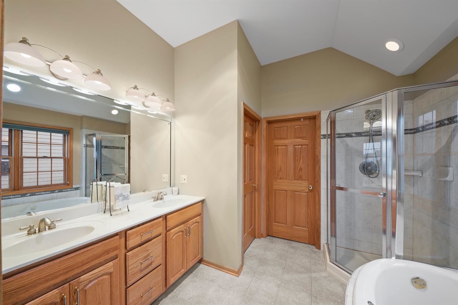 124 Leicester Road Munster, IN 46321 - Photo 10 of 27 1500x1000
