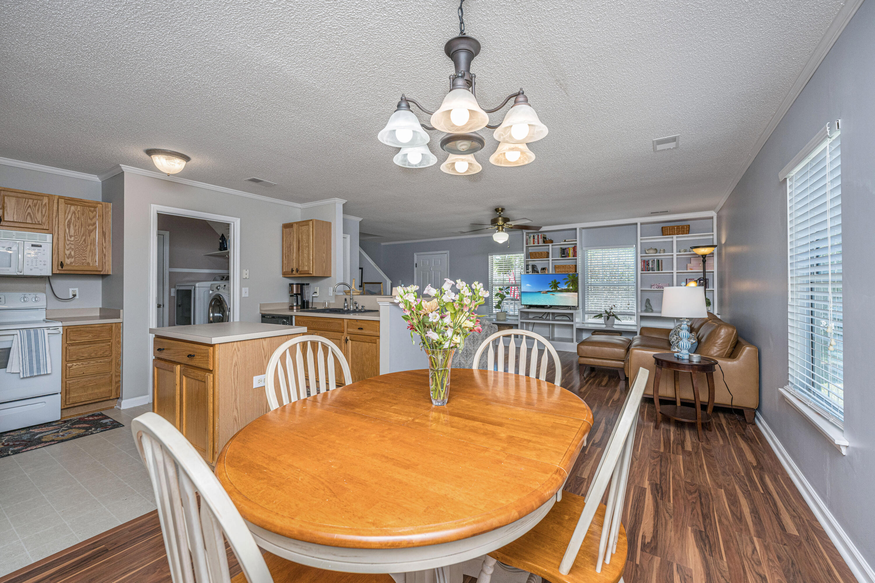 216 2 Pond Loop Ladson, SC 29456 - Photo 12 of 32 Dining/Kitchen