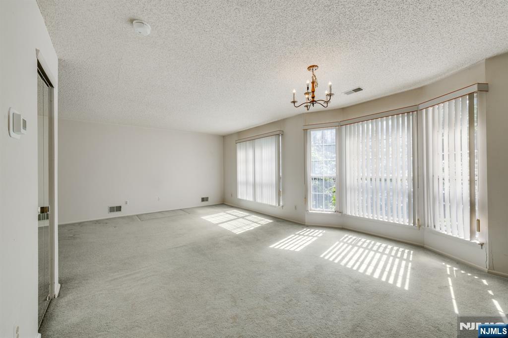 511 Quince Court Mahwah, NJ 07430 - Photo 7 of 29