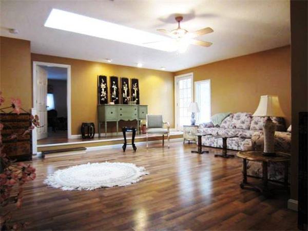 28 Griffin Road Framingham, MA 01701 - Photo 4 of 16 Gallery Image 4