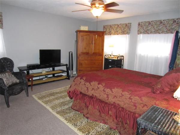 28 Griffin Road Framingham, MA 01701 - Photo 6 of 16 Gallery Image 6