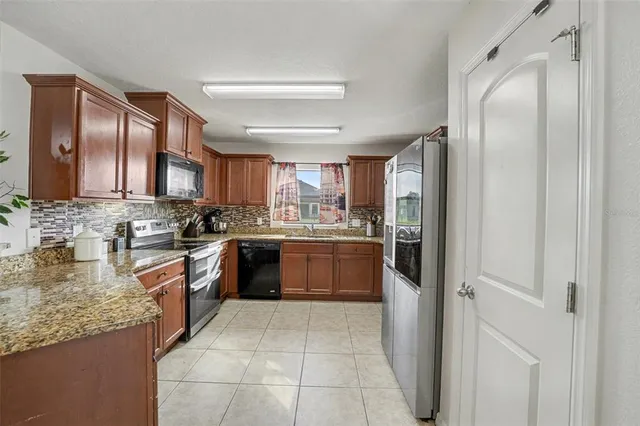 $300,000 | 5630 Elsinore Way, Lakeland, FL 33805