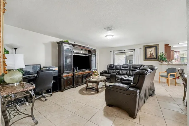 $300,000 | 5630 Elsinore Way, Lakeland, FL 33805