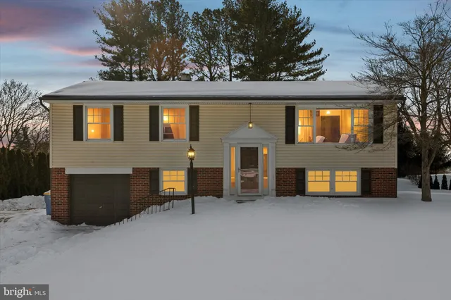 $384,999 | 108 East 1st Avenue, Parkesburg, PA 19365