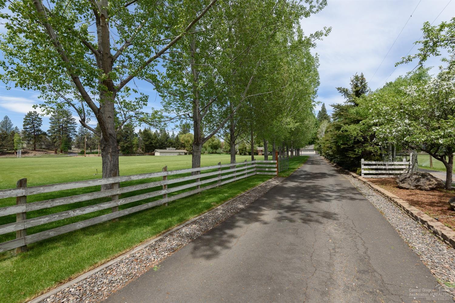 20190 Glen Vista Road Bend, OR 97703 - Photo 25 of 25 The breathtaking, tree lined driveway le