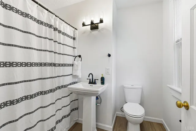 $329,900 | 106 Connecticut Avenue, Lynchburg, VA 24502