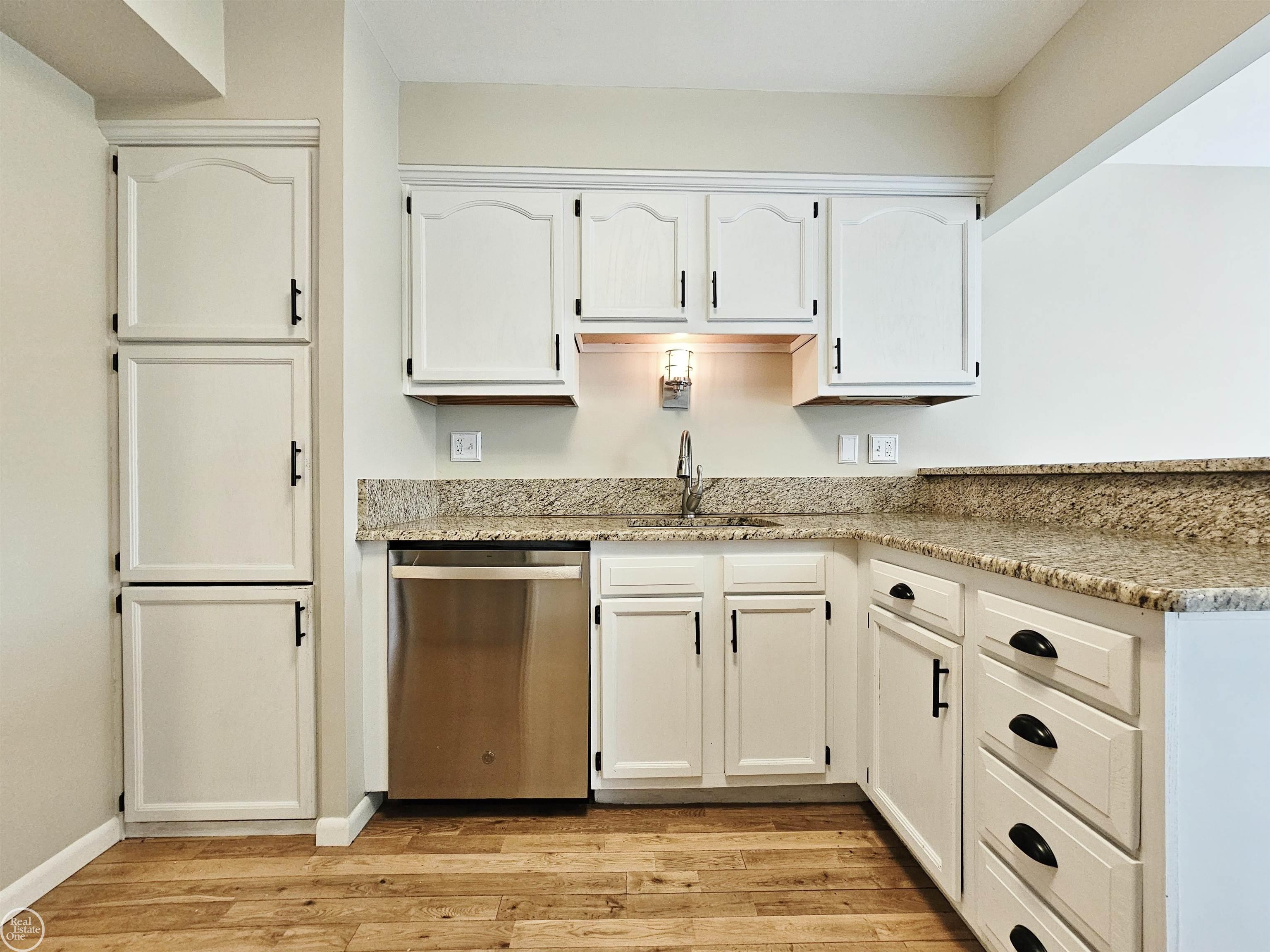 1693 Riverside Drive, Unit 6 Rochester Hills, MI 48309 - Photo 13 of 30