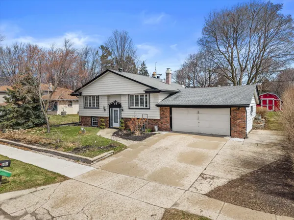 $339,900 | 605 Juniper Court, West Bend, WI 53095