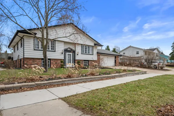 $339,900 | 605 Juniper Court, West Bend, WI 53095