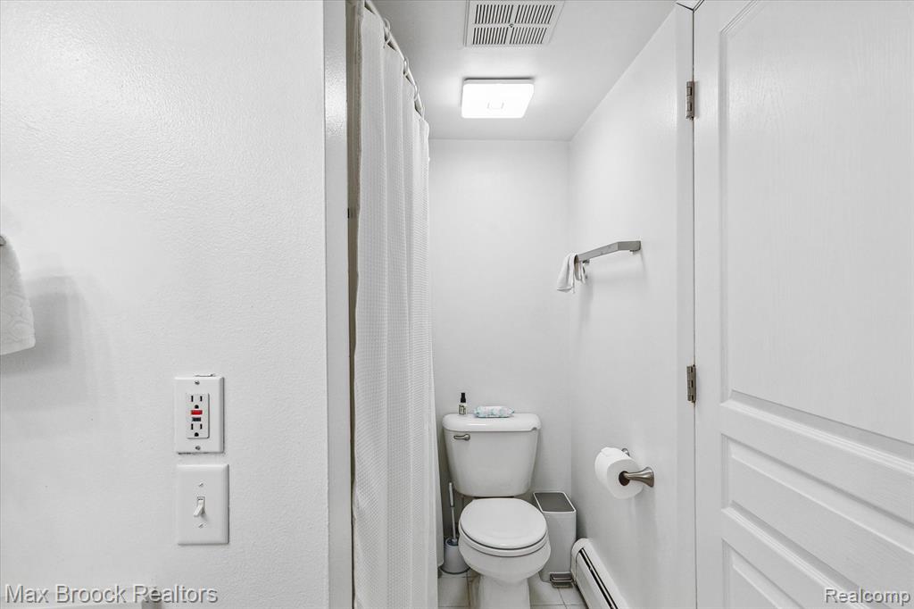1675 Cass Lake Road, Unit C Keego Harbor, MI 48320 - Photo 20 of 41