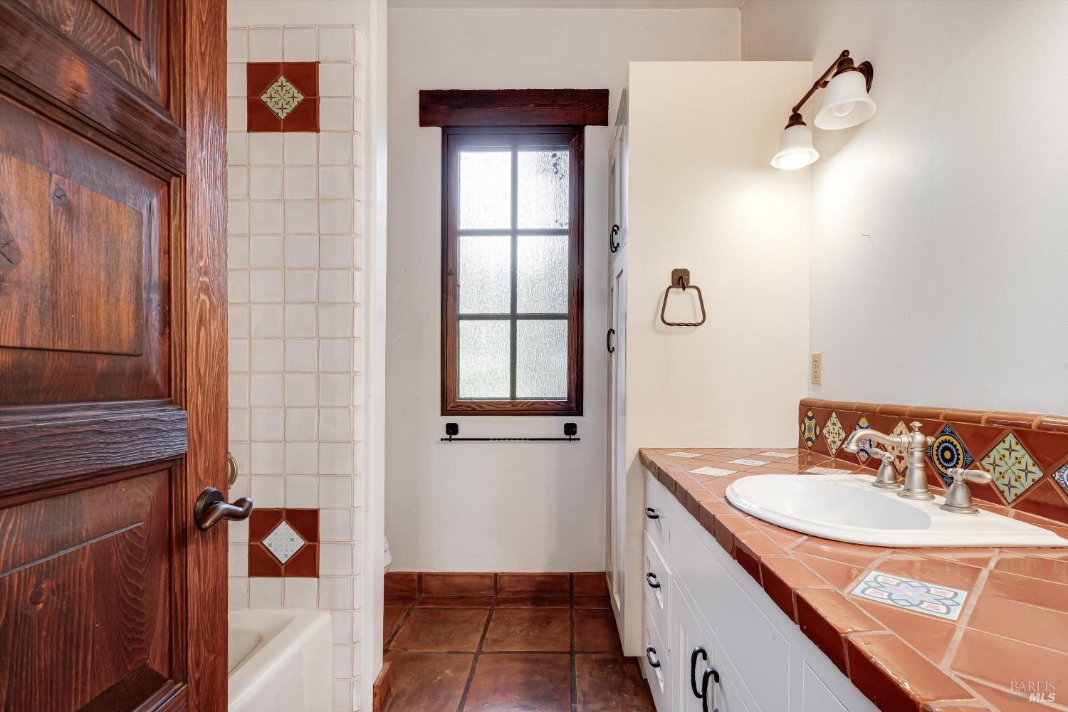 969 Rachael Road Sonoma, CA 95476 - Photo 27 of 82 En Suite bathroom for bedroom 3